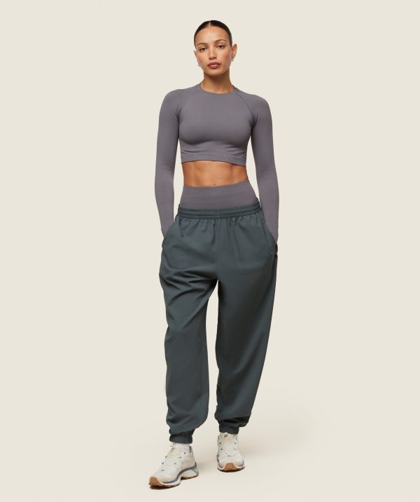 everywear Seamless Long Sleeve Crop Top - Image 2