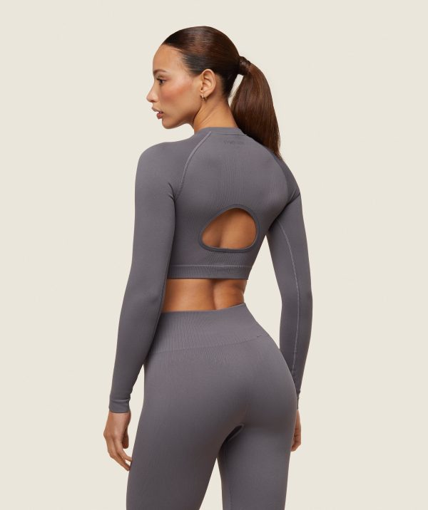 everywear Seamless Long Sleeve Crop Top - Image 3